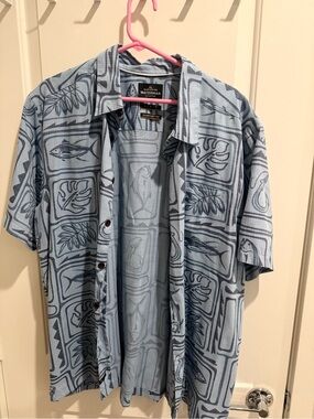 Quiksilver Light Blue & Navy Tropical Print Short Sleeve Button-Up Shirt